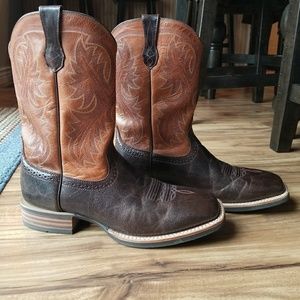 Dark and light Brown Mens Ariat boots size 12